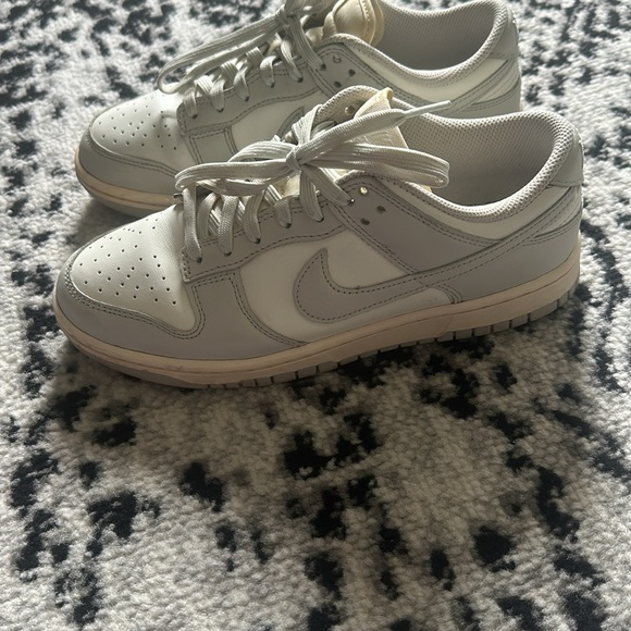 Woman’s Nike dunks - Picture 2 of 5